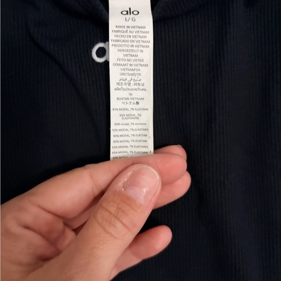 ALO Yoga Classic Black Tank Top - Picture 2 of 3